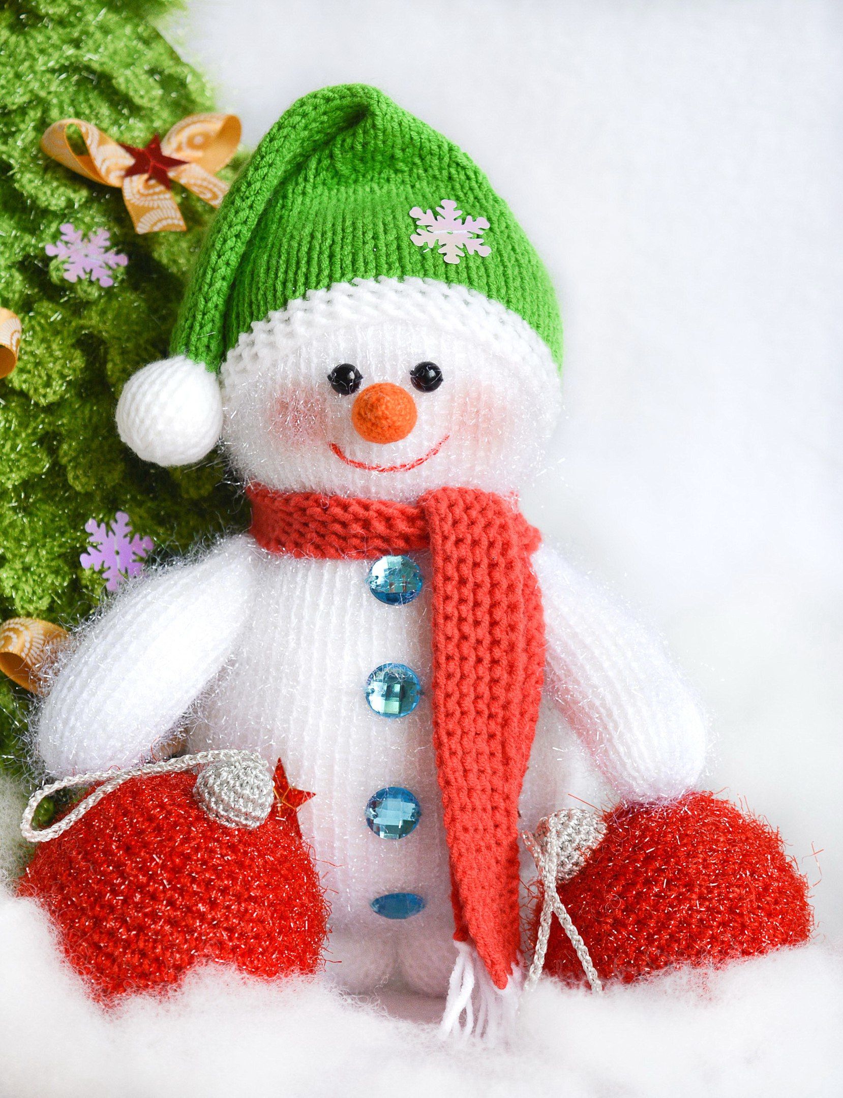 Симпатичная новогодняя поделка «Снеговик» для украшения дома к празднику